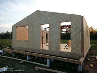 Haus nach Projekt „Barnhouse 65“, Dorf Kryukovo: Wandmontage