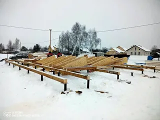 Haus nach Projekt „Chalet 76.3“, Siedlung Parkovo: Fundament und Grundrahmen
