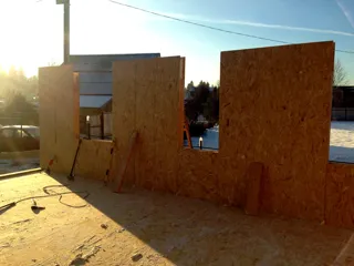 Haus nach individuellem Entwurf, Strunino: Wandmontage