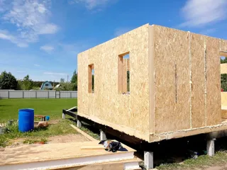Haus nach Projekt „Mistika - S2.8“, Dorf Kukarino: Wandmontage