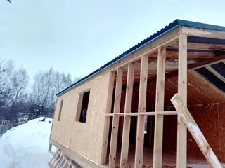 Haus nach Projekt „Barnhouse 45“, SNT „Fortschritt“: Dach