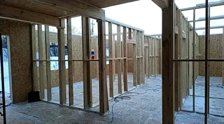 Eingeschossiges Haus nach Projekt „Sabawa“, Dorf Dyakovo: Innenwände