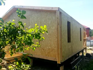 Haus nach Projekt „Barnhouse 53“, SNT „Urroschaj“: Wandmontage