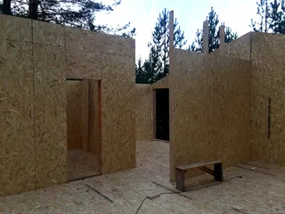 “Barnhouse 110” projesine göre ev, Vidogoshchi köyü: duvar montajı