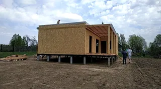 Haus nach Projekt „Mistika - E2.8“, Dorf Novoe: Wandmontage