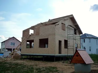 Custom-design house, Brekhovo village: wall assembly