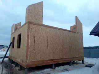 Haus nach Projekt „Vilnius“, Dorf Chernukha: Wandmontage