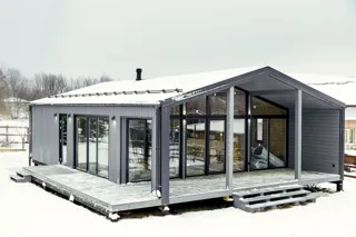 Showroom Barnhouse 76.3 in Kostroma: Fassade fertiggestellt