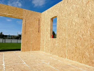 Haus nach Projekt „Mistika - S2.8“, Dorf Kukarino: Wandmontage