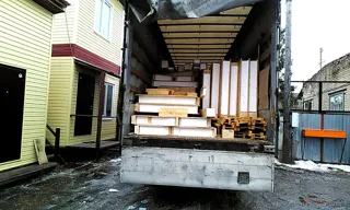 Haus nach Projekt „Metschta pl.4“, Siedlung Pervyy: Lieferung des Hausbausatzes