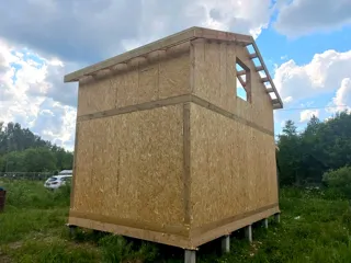 Ferienhaus nach Projekt „Kleines Ferienhaus“, SNT „Nadeschda-5“: Montage des Hausbausatzes