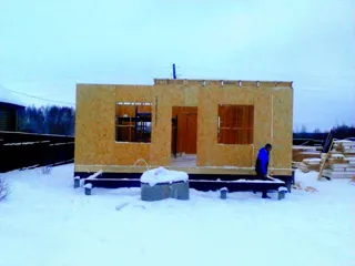 Custom-design house, Patrikeevo village: wall assembly