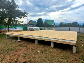 Haus 111 m², Projekt „Wiktorija“, SNT „Isanino“: Boden aus SIP-Paneelen auf Höhe 0