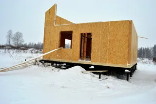 Haus nach Projekt „Sefir“, Dorf Kadnikovo: Wandmontage