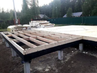 House based on the “Dilizhans” design, Moscow Region: SIP panel floor at level 0