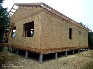 Custom-design house, Svetloe village: wall assembly