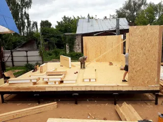 Özel projeli ev, Kostroma: duvar montajı