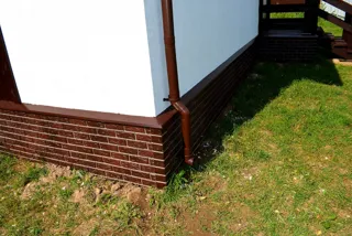 Haus nach Projekt „Fantasija“, Siedlung Plotina: Fassadenverkleidung