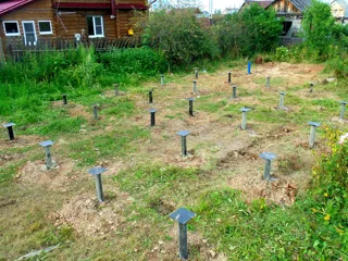 Haus nach Projekt „Radoniza“, Dorf Kryukovo: Fundament und Grundrahmen