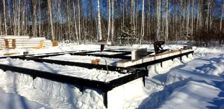 House built to a custom design, Sankt-Peterburg: foundation and sill strapping