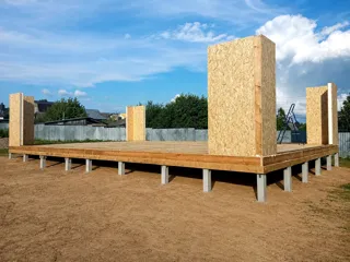 129,55 m² house built to a custom design, Kostroma Region: wall assembly