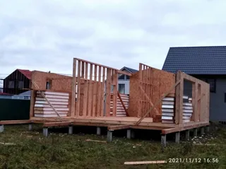 “Barnhouse 76.1” projeli ev, “Grafskaya Slavyanka” konut sitesi: duvar montajı