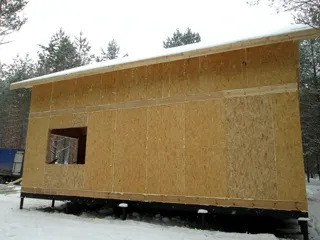 Haus nach individuellem Entwurf, Malye Soli: Wandmontage