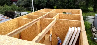 Custom-design house, Rodniki: wall assembly