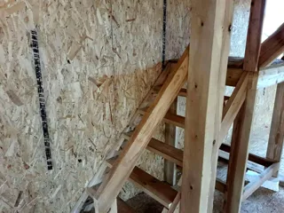 Haus nach Projekt „Majak“, Dorf Verkhnee Myachkovo: Innenwände