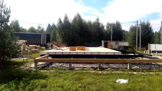Özel projeye göre ev, Nijniy Novgorod bölgesi: temel ve alt bağlama kirişi