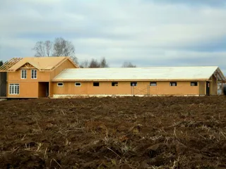 Haus nach Projekt „Barskoe pomeste“, Gebiet Kostroma: Wandmontage