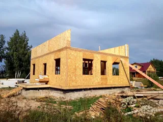 Haus nach Projekt „Forward“, Dorf Sholokhovo: Wandmontage