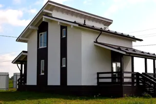 Haus nach Projekt „Fantasija“, Siedlung Plotina: Fassadenverkleidung