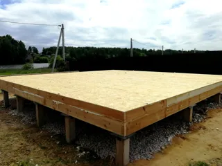 Haus nach Projekt „Jessentuki 7.5x7.5“, Dorf Rastunovo: SIP-Boden auf Höhe 0