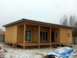 Haus nach Projekt „Randevu - E2.8“, Dorf Bashutino: Fenster und Türen