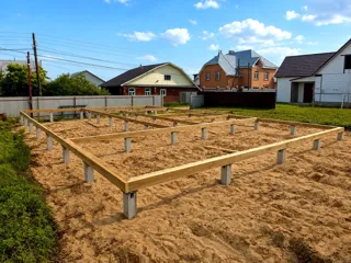 129,55 m² house built to a custom design, Kostroma Region: foundation and sill strapping