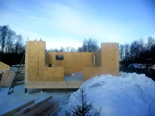 House based on the “Ermak” design, Serednevo village: wall assembly