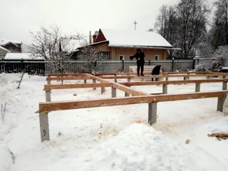 Haus nach Projekt „Barnhouse 110“, Ivanovo: Fundament und Grundrahmen