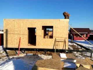 Haus nach Projekt „Sefir“, Siedlung Dubna: Wandmontage
