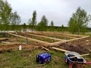 Haus nach Projekt „Mistika E“, Region Tula: Fundament und Grundrahmen