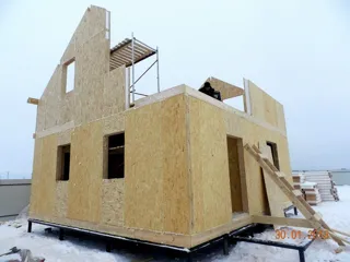 Haus nach Projekt „Arsamas“, Dorf Belyanitsy: Wandmontage
