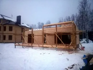 Özel projeye göre 104 m² ev, Kostroma bölgesi: duvar montajı