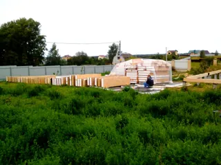 Haus nach individuellem Projekt, Siedlung Sadovyy: Fundament und Grundrahmen