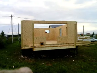 Haus nach Projekt „Ermak“, Siedlung Belavino: Wandmontage