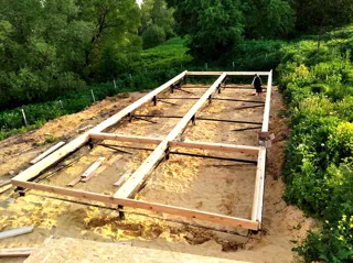 Haus nach Projekt „Barnhouse 33“, Dorf Seltso: Fundament und Grundrahmen