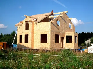 Custom-design house, Brekhovo village: wall assembly