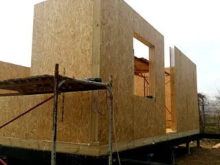 House based on the “Zefir” design, Fedchikha village: wall assembly