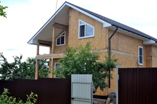 “Zazerkale” projesine göre ev, Bolshie Karachury köyü: tamamlanmış ev