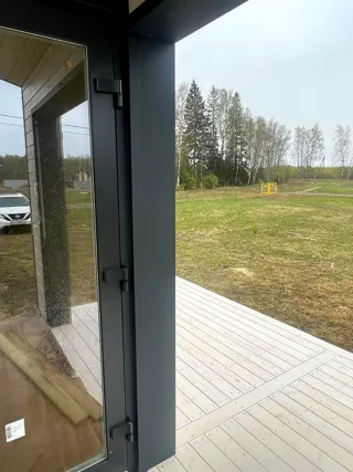 Haus nach Projekt „Barnhouse 45“, Gebiet Iwanowo: Terrasse und Eingangsbereich
