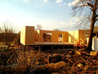 Haus nach Projekt „Mistika - E2.8“, Dorf Kurdumovo: Wandmontage